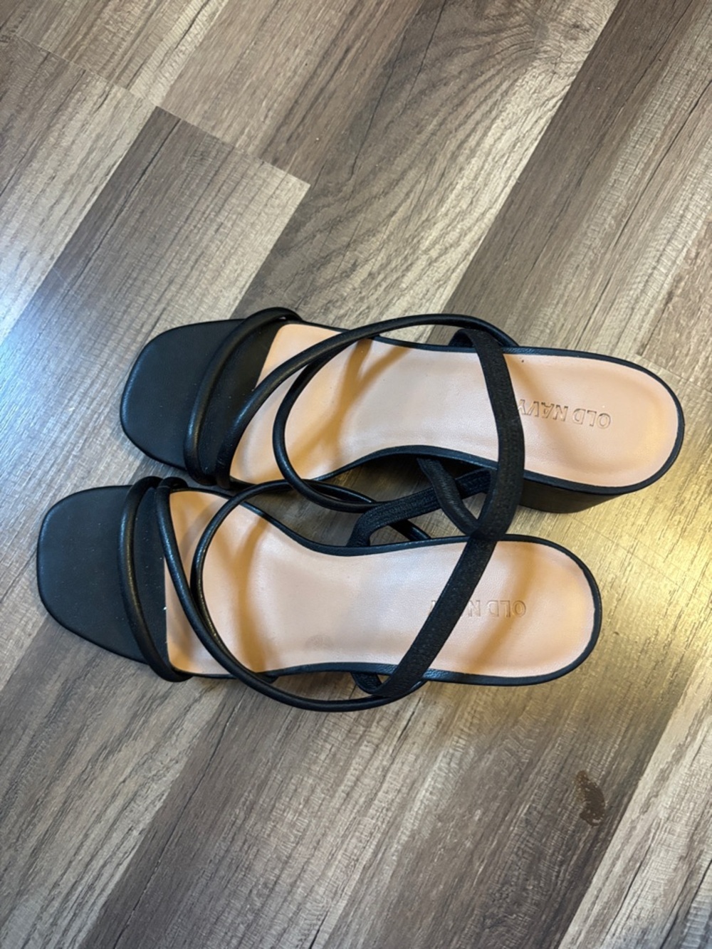 Old Navy Black Strappy Block Heel Sandals with Crossed Straps - Picture 2 of 3